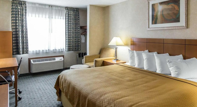 Номер Standard Quality Inn at Collins Road - Cedar Rapids