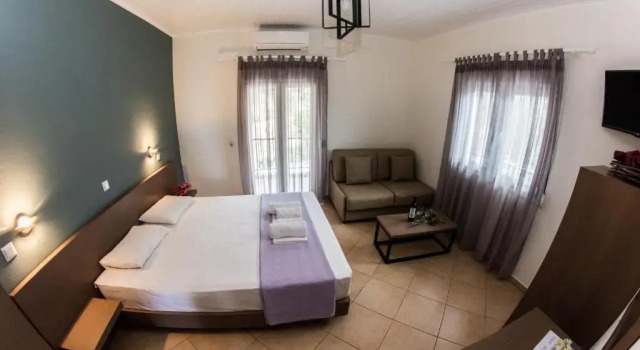 Номер Deluxe Anthoussa Rooms