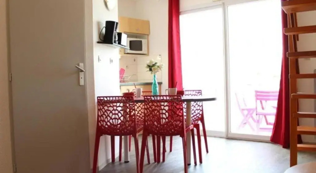 Appartement La Rochelle, 1 pièce, 4 personnes - FR-1-246-9, Rezerwuj Apartament Hotele w Charente-Maritime z basenem, Basen