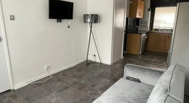 New! 4 Bedroom London House With Garden and Lawn, Забронировать Отель Отели Большого Лондона с парковкой, Парковка