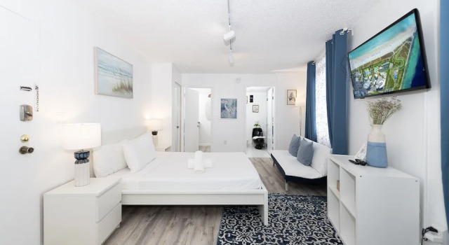 Апартаменты Art Deco Ocean Walk Apartments