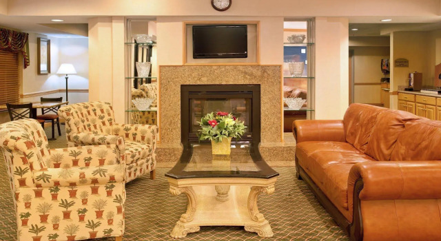 Holiday Inn Express Hotel & Suites Elkhart-South, an IHG Hotel, Prenota Hotel Elkhart 