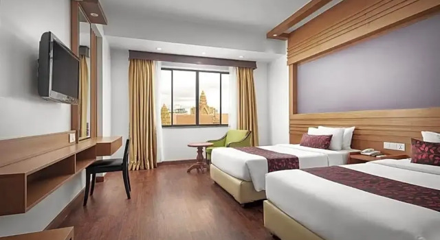 Двухместный номер Deluxe с балконом и с красивым видом из окна Ohana Phnom Penh Palace Hotel