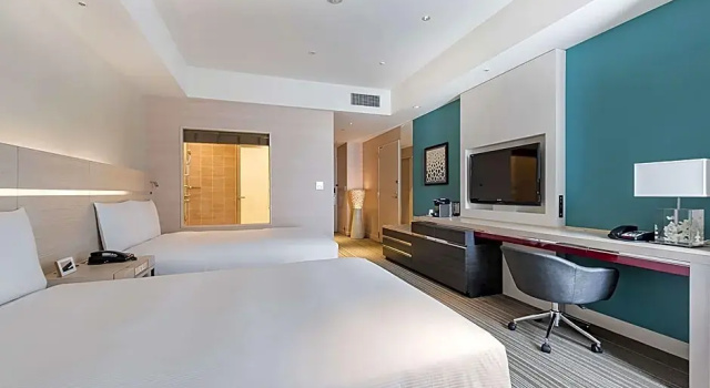 Двухместный номер с балконом и с видом на океан Hilton Okinawa Chatan Resort