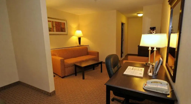 Люкс Garner Hotel Mahwah by IHG