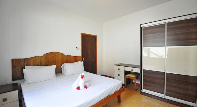 Апартаменты Standard Цокольный этаж с 3 комнатами с балконом GT Self Catering Apartments