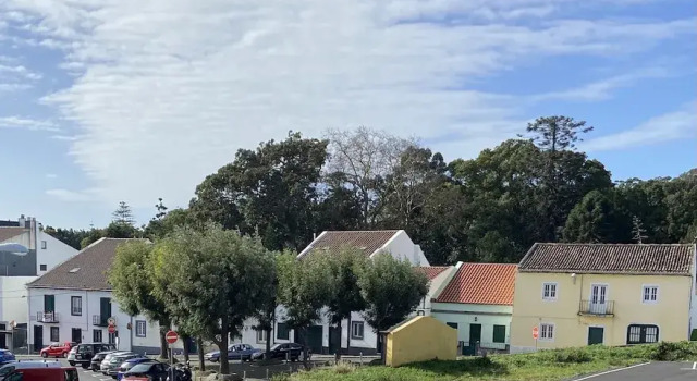 Коттедж Remarkable 2-bed House in Ponta Delgada