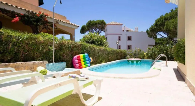 Вилла Old Village Area and close to all amenities, Overlooking Golf Course
