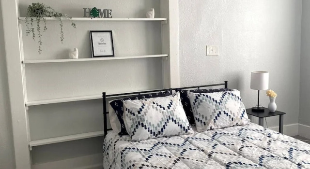 Charming 4 Bedroom House Nissan Sentra Available With Longer Stays, Prenota Hotel Hotel a Indiana con parcheggio, Parcheggio