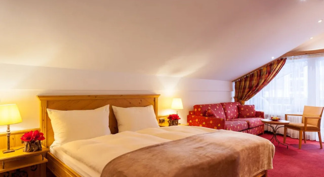 Семейный номер Standard с балконом и с видом на горы Hotel Holiday