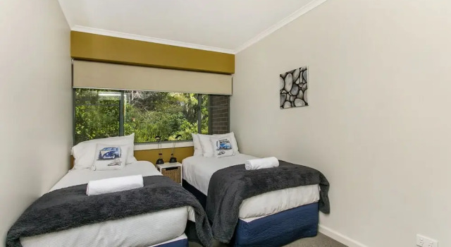 7 James Cook Apartments