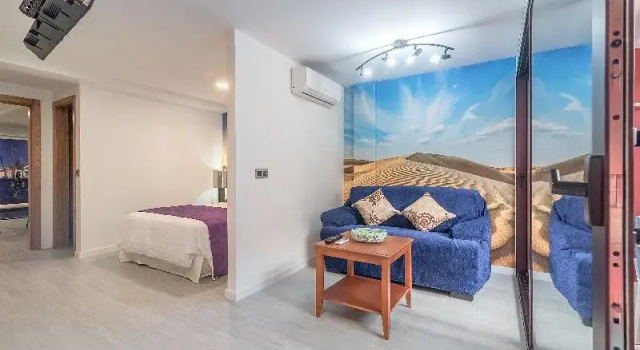 Huoneisto parvekkeella Sol Mogan Suites