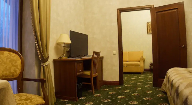 Chopin Hotel, Buchen Sie Hotel Lwiw Region Lviv