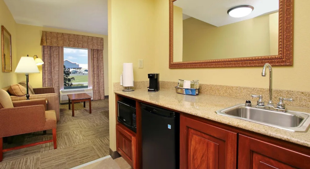 Люкс Hampton Inn & Suites Madisonville