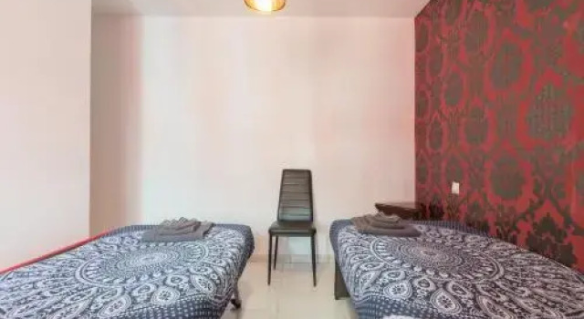 Rooms Salomons By Easybnb, Забронировать Отель Отели Алькала-де-Энарес с парковкой, рядом с Культурный центр Entrevista, Парковка