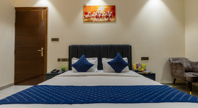 Hotel Elite Clark, Забронировать Отель Нойда штат Уттар-Прадеш