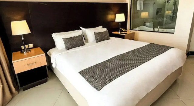 Номер Deluxe с балконом The Lake Hotel Tagaytay