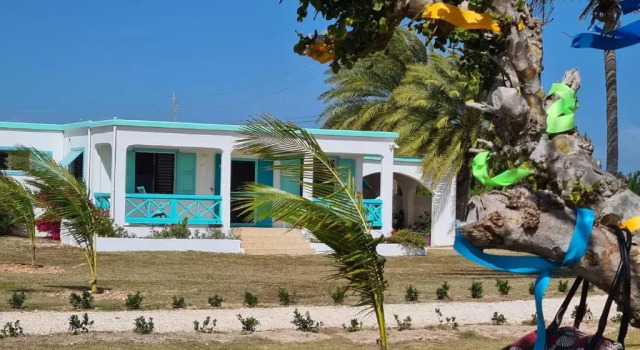 Бунгало Coralito Bay Suites & Villas