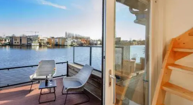 Bed and Boat, Забронировать Отель Амстердам 