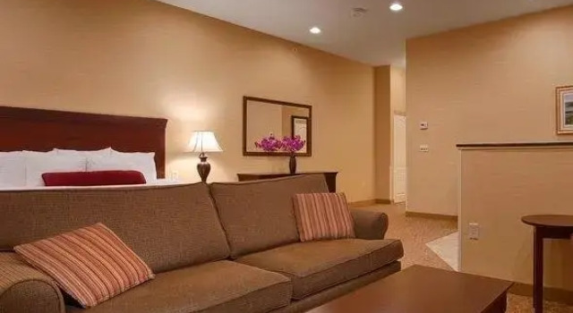 Трёхместный люкс Best Western PLUS Vineyard Inn and Suites