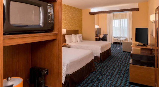 Четырёхместный люкс Fairfield Inn & Suites by Marriott Huntington
