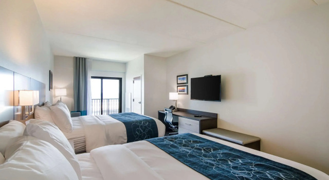 Четырёхместный люкс Comfort Inn & Suites Gulf Shores East Beach near Gulf State Park