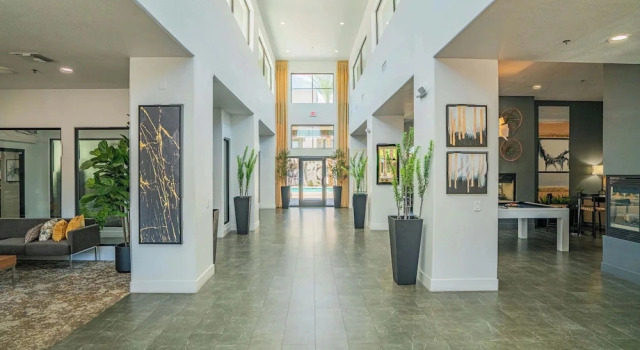 Chic Stay Near Westgate Pool, Gym, Parking & W/D, Book Lejlighed Glendale 