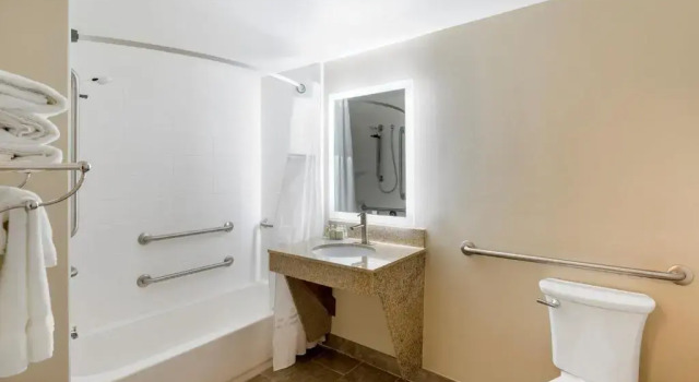 Двухместный номер Standard Country Inn & Suites by Radisson, Grandville-Grand Rapids West, MI