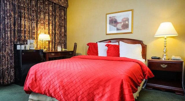 Номер Standard Peterborough Inn & Suites Hotel