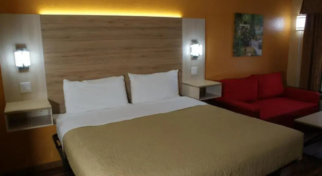 Номер Deluxe Home Town Inn & Suites