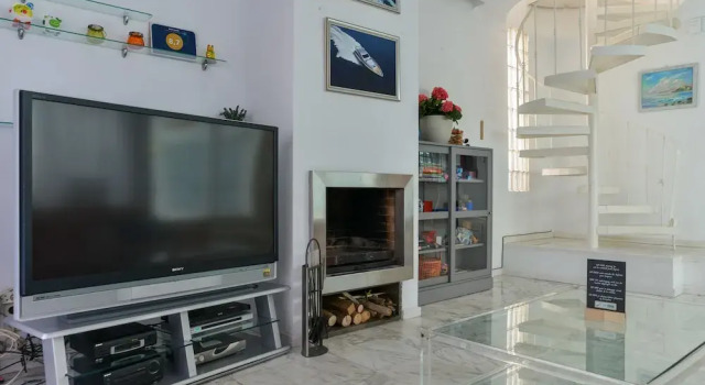 Villa Requesens on Canal