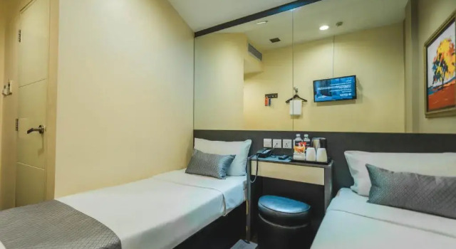 Standard (no window) Twin room Value Hotel Nice