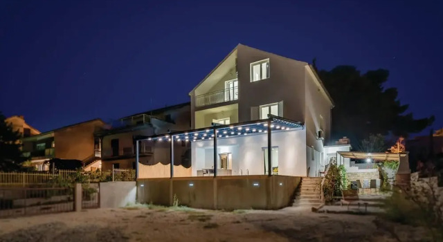 Amazing Home in Brodarica With Wifi and 6 Bedrooms, Забронировать Отель Отели Бродарика с парковкой, Парковка