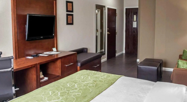 Люкс Comfort Suites Dover University Area