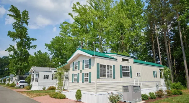 Bethpage Camp-Resort, Buchen Sie Resort Urbanna 
