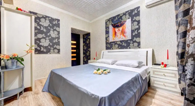 Апартаменты Four-room apartment near the Opera of Ukraine