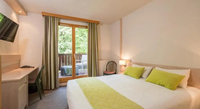 Четырёхместный номер Standard Logis Hôtel Le Bois Dormant-Hôtel Restaurant & Spa