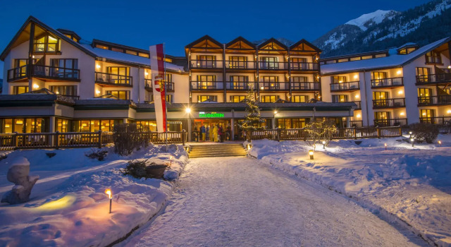 Hotel Das Gastein - including Alpentherme entrance all year and including "Gasteiner Bergbahnen" during summer season, Rezerwuj Hotel Hotele w Salzburg z parkingiem, Parking