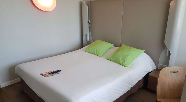 Двухместный номер Standard Campanile Clermont-Ferrand Sud Issoire
