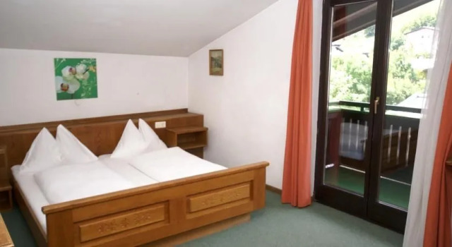 Magali's Bed & Breakfast, Забронировать Отель Отели Целль-ам-Зе с бассейном, рядом с Целлер-Зе, Бассейн