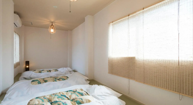 Кровать в общем номере (мужской номер) Kanazawahigashiyama CABIN HAKOBUNE
