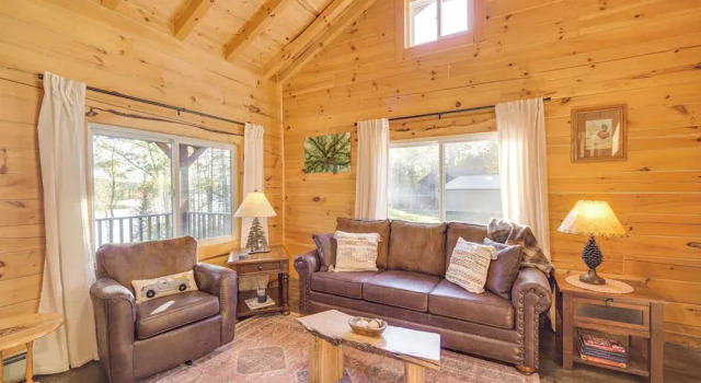 Northwoods Nature Escape! Lakefront Hayward Cabin, Varaa Hotelli Hayward Wisconsin