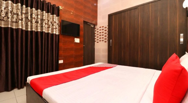 OYO Flagship 18478 Hotel Max, Book Hotel Jalandhar Punjab