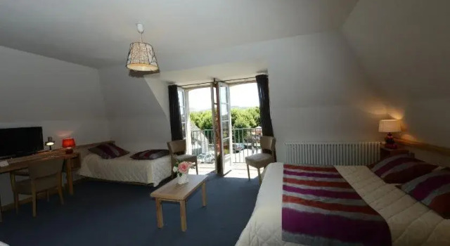 Hôtel des Remparts, Book Hotel Hoteller i Cantal med morgenmad, Morgenmad