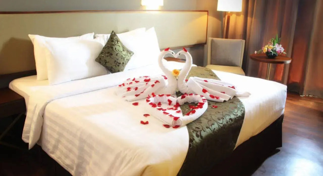 Swiss-Belhotel Bogor, Book Hotel Hotels in Bogor with a Pool, near Kencana Park, Swimming Pool