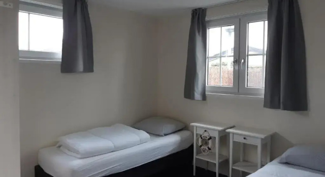 Nieuwe Beachbungalow aan IJsselmeer 39 24, Book Hotel Hoteller i Frisian lakes med pool, Swimmingpool