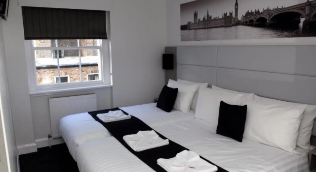 Трёхместный номер Standard The Omega Hotel