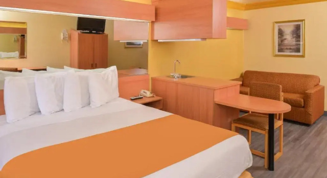 Люкс H3 Inn & Suites - LAX Airport - Los Angeles