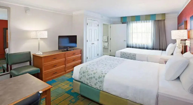 Четырёхместный номер Standard Norwood Inn & Suites Merrillville
