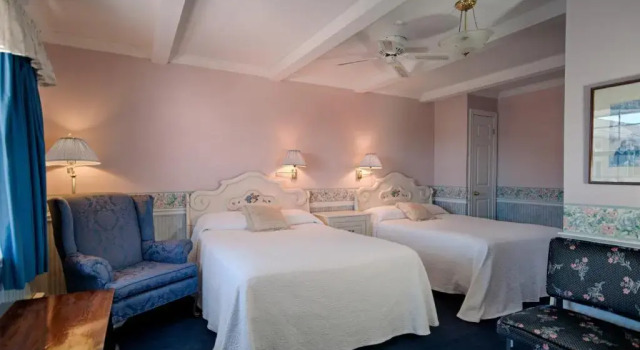 Четырёхместный номер Standard Telegraph House Motel